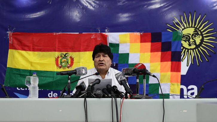 El expresidente exiliado, Evo Morales, en una rueda de prensa celebrada este domingo en Buenos Aires. (Alejandro PAGNI/AFP)
