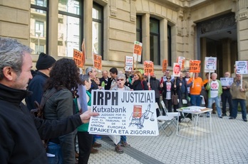 Foto de archivo de una concentración de la plataforma Stop Desahucios Gipuzkoa. (Juan Carlos RUIZ / FOKU)