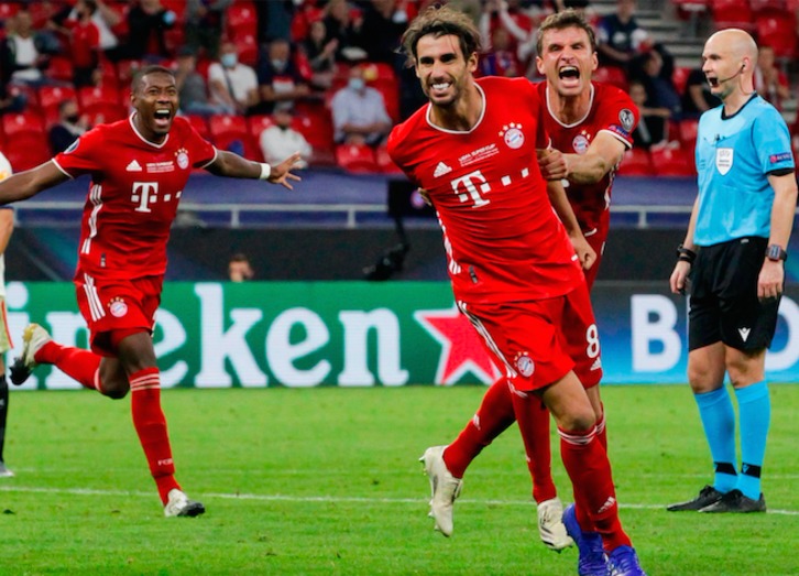 Javi Martínez tras marcar el gol de la victoria para el Bayern en la Supercopa de Europa. (Lazlo BOLAGH / AFP)