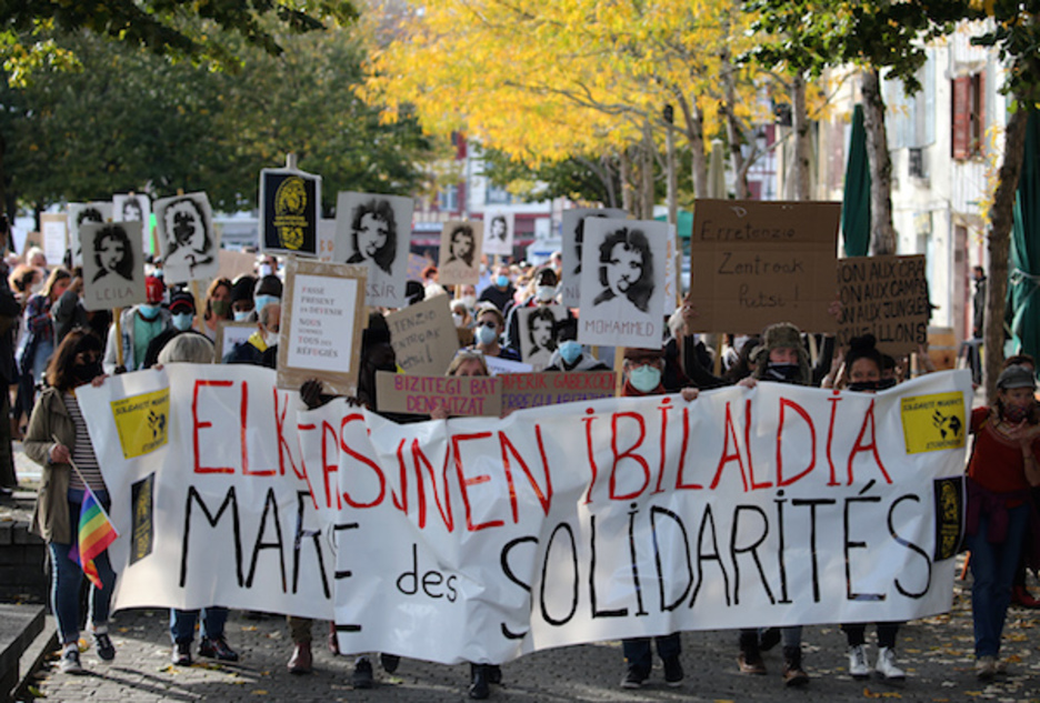 La manifestation pour la régularisation des sans-papiers a démarré vers 16 heures depuis l’esplanade Roland Barthes de Bayonne. 