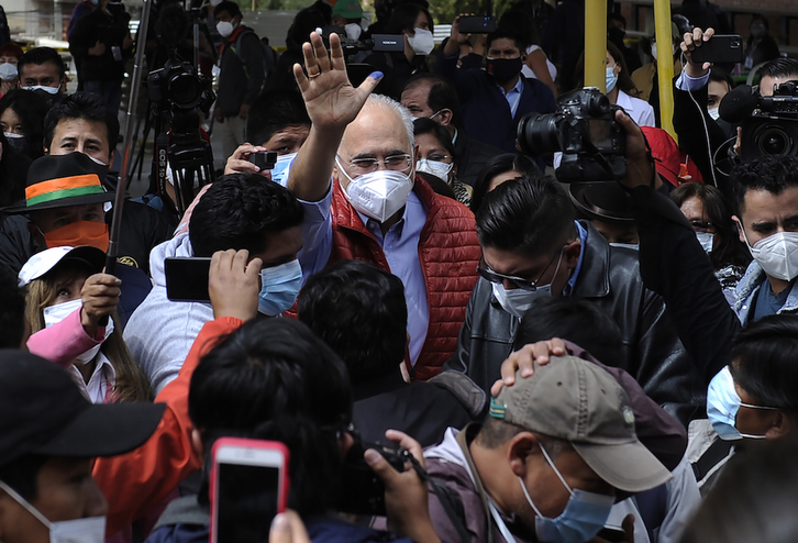 Carlos Mesa, tras votar el domingo en La Paz. (Jorge BERNAL/AFP)