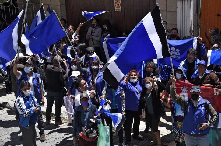 Seguidores de Arce celebran la victoria en La Paz. (Aizar RALDES / AFP)
