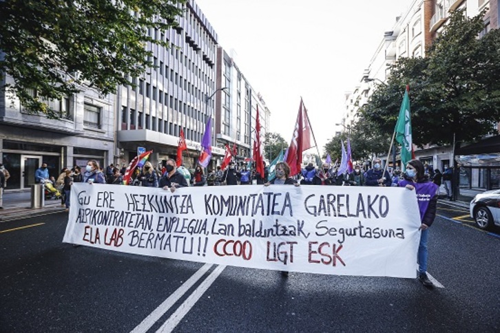 Hezkuntza sektoreko azpikontratatutako langileen aldarria irailaren 15eko greba deialdian, Bilbon. (Aritz LOIOLA / FOKU)