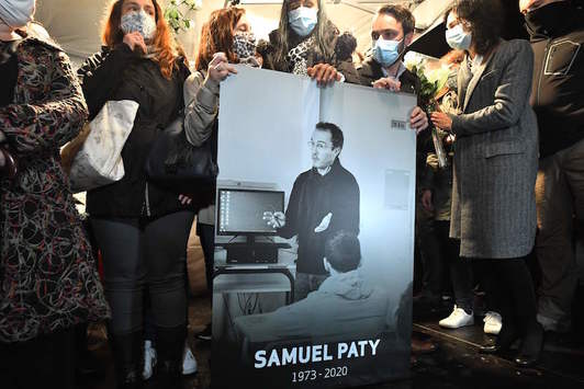 La imagen de Paty, en la «marcha blanca» de este martes. (Bertrand GUAY | AFP)