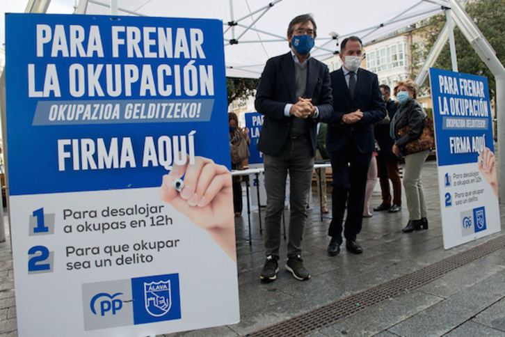Oyarzábal junto a Iturgaiz en Gasteiz. (Raul BOGAJO/FOKU)