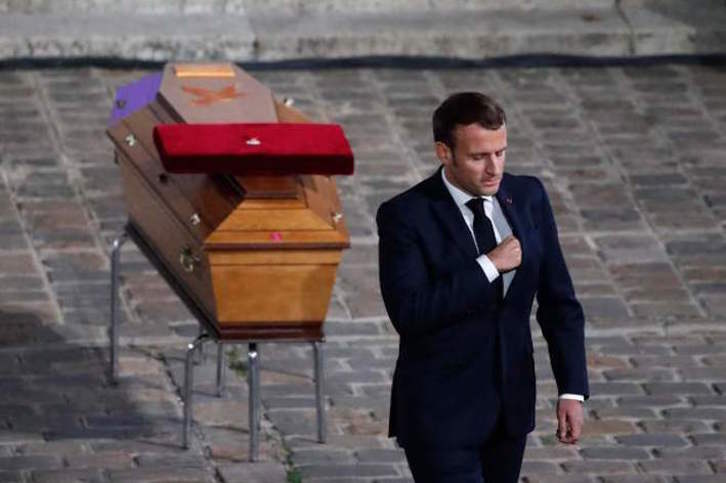 El presidente francés, Emmanuel Macron, en el homenaje a Samuel Paty en La Sorbona. (François MORI/AFP)