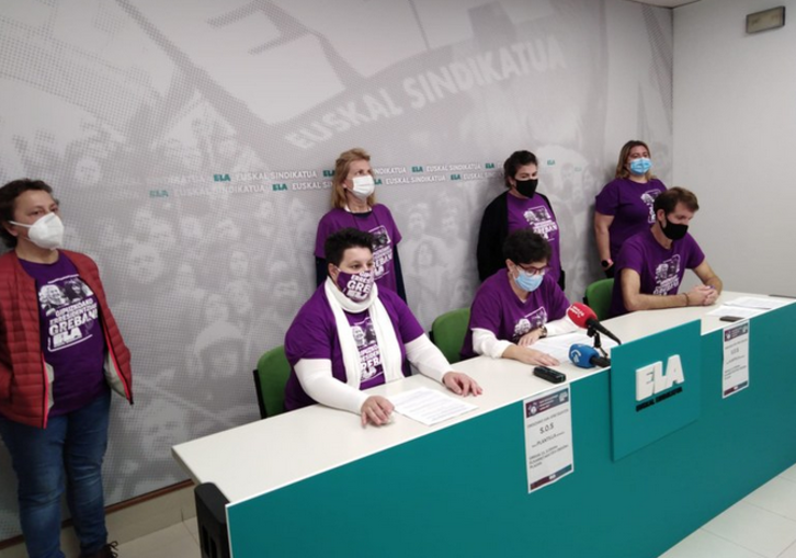 ELAren prentsaurrekoa Ordiziako San Jose zahar-egoitzaren egoera salatzeko. (ELA).