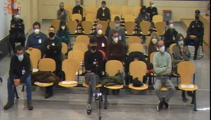 El juicio se reanudará el día 3 de noviembre con los alegatos de las otras defensas (@12_empe).