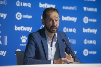 Pablo Machín, durante una rueda de prensa anterior. (Raúl BOGAJO/FOKU)