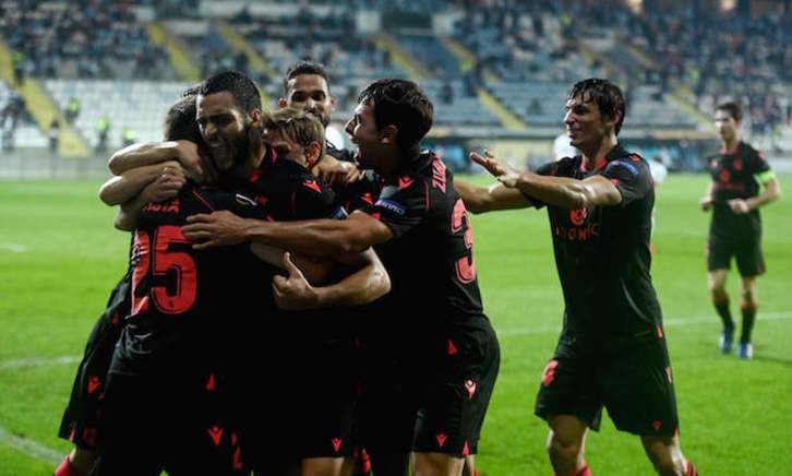 Los realistas celebran el gol de Jon Bautista ante el Rijeka. (Denis LOVROVIC/AFP)