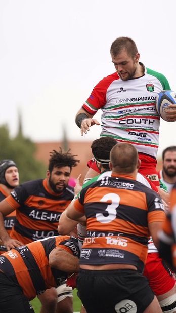 Hernani Rugby Elkartea Les Abellesen aurkako partidako une batean. (Hernani CRE)