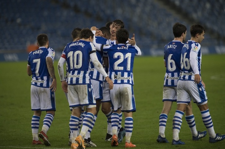 Los jugadores celebran uno de los cuatro goles (Juan Carlos RUIZ / FOKU)
