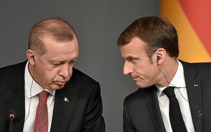Erdogan junto a Macron. AFP