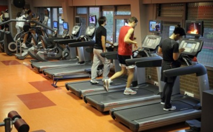 Gimnasio del polideportivo de Deustu.