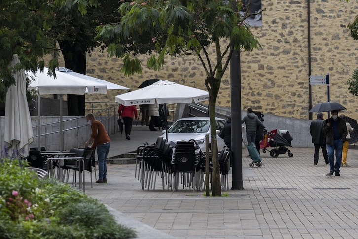 Terraza cerrada en Bergara. (Gorka RUBIO/FOKU)
