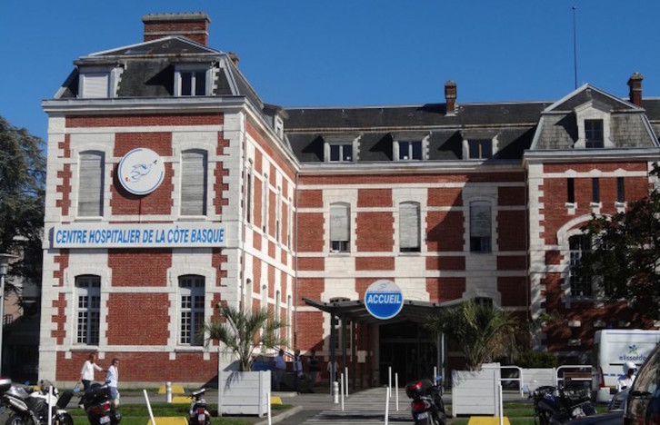 Una cuarentena de pacientes con covid-19 están ingresados en el Hospital de Baiona. (NAIZ)