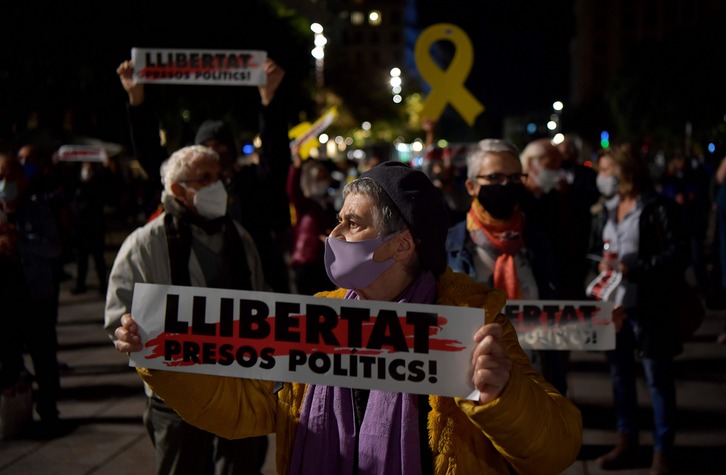 Concentración en Barcelona para denunciar las últimas detenciones. (Pau BARRENA/AFP).