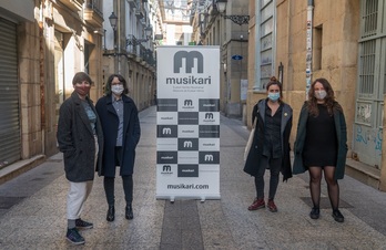 Ezker eskuin, Idoia Hernandez, Eneritz Dueso, Miren Narbaiza eta Oltaz Salvador gaur, Donostian. (Andoni CANELLADA I FOKU)