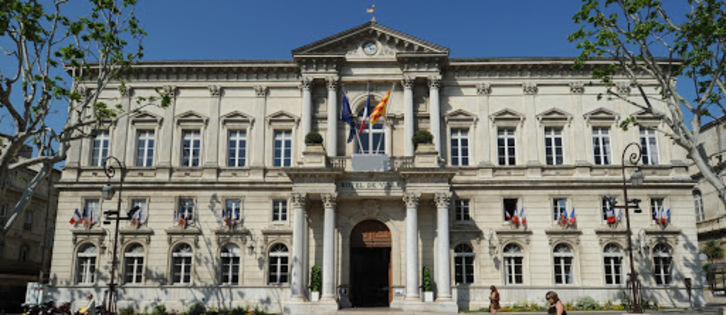 Ayuntamiento de la población occitana de Avinhon. (Mairie d'Avignon)