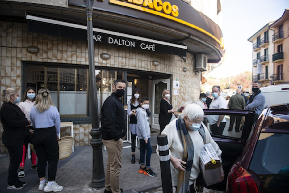 Les cartons remplis, certains ont fait le plein ce jeudi 29 octobre avant le confinement. © Guillaume FAUVEAU