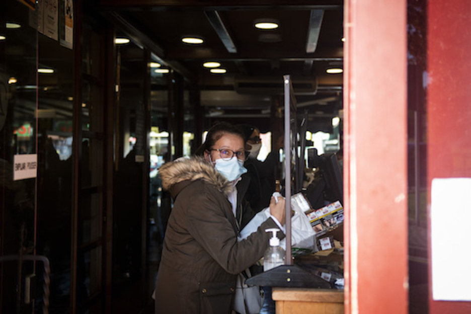 La loi autorise l'achat d'une seule cartouche au lieu de quatre par personne, et non pas par voiture. © Guillaume FAUVEAU