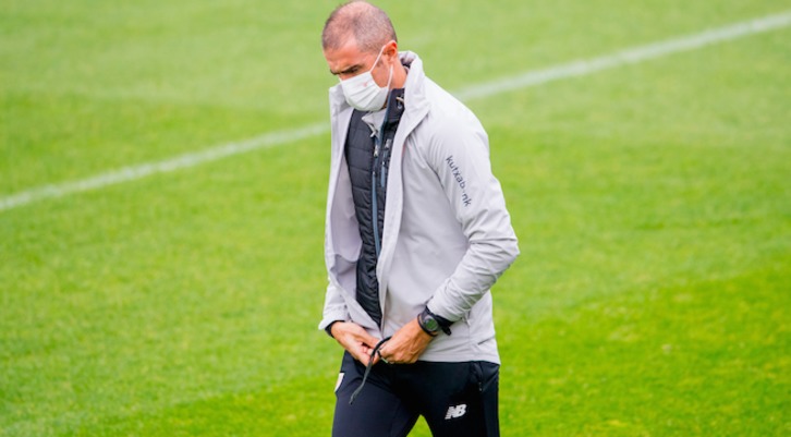Garitano durante el entrenamiento del miércoles a puerta cerrada en Lezama. (@AthleticClub)