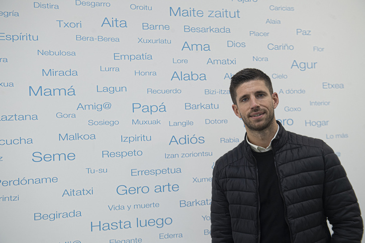 Mikel Idoate pilotari ohia, egun ehorzketa arloan lanean aritzen dena. (Jagoba MANTEROLA/FOKU)