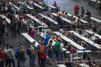 Imagen de los exámenes de la OPE 2018 de Educación, en el BEC de Barakaldo. (Luis JAUREGIALTZO/FOKU)