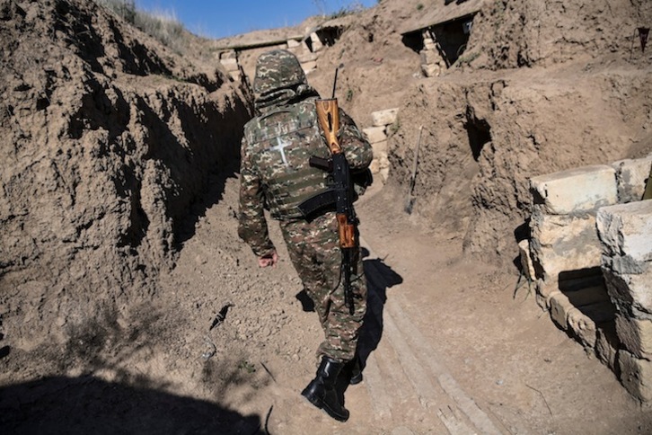 Trinchera armenia en el enclave de Nagorno Karabaj. (Aris MESSINIS/AFP) 