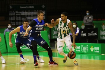 Radoncic ha padecido horrores intentando frenar a un inspirado Feldeine. (D. LIGERO / ACB PHOTO)