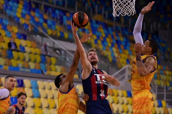 Zoran Dragic, dentro del desmadre baskonista, ha sido uno de los mejores jugadores, precisamente por ser el más regular. (F. ROBLEDANO / ACB PHOTO)