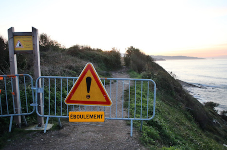Erlaitzako eremu batzuetan pasabidea ezinezkoa bilakatu da. (Bob EDME)