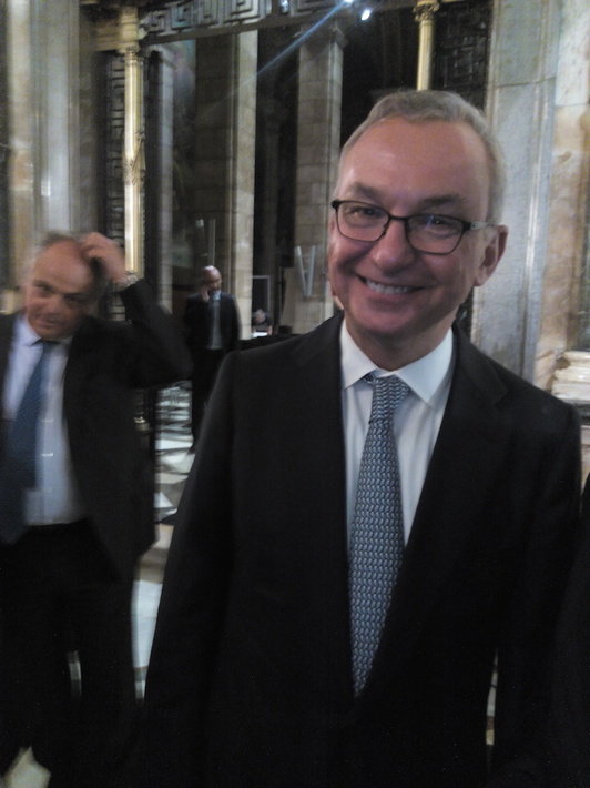 Baselga (AstraZeneca) prevé tres vacunas este mismo año y «relativa ...