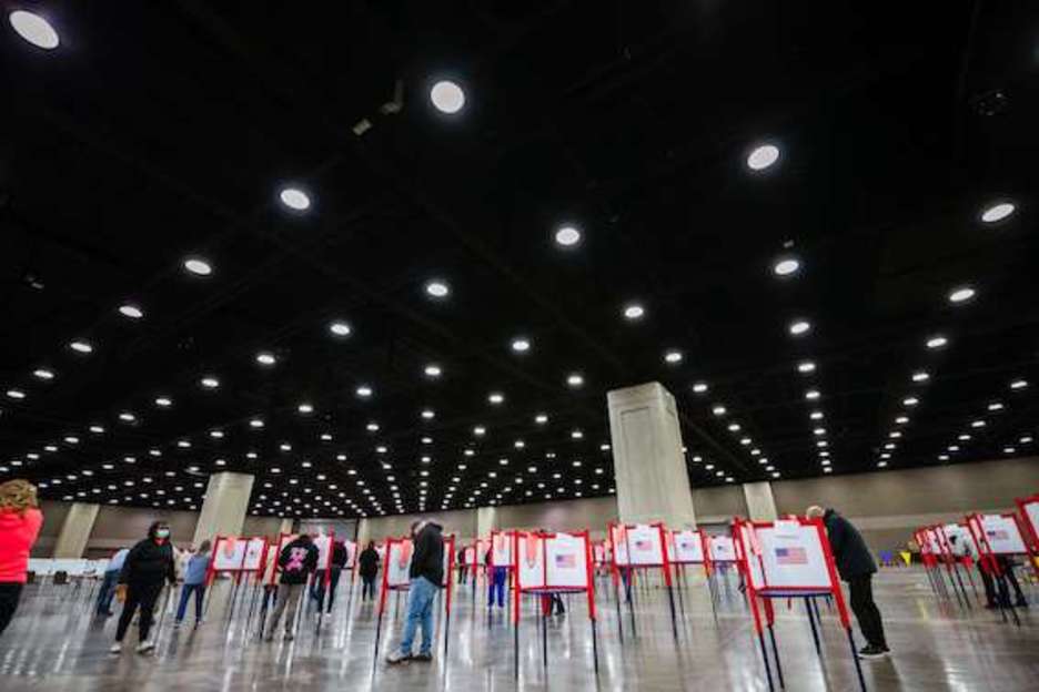 Votantes en Louisville, Kentucky. (Jon Cherry/AFP)