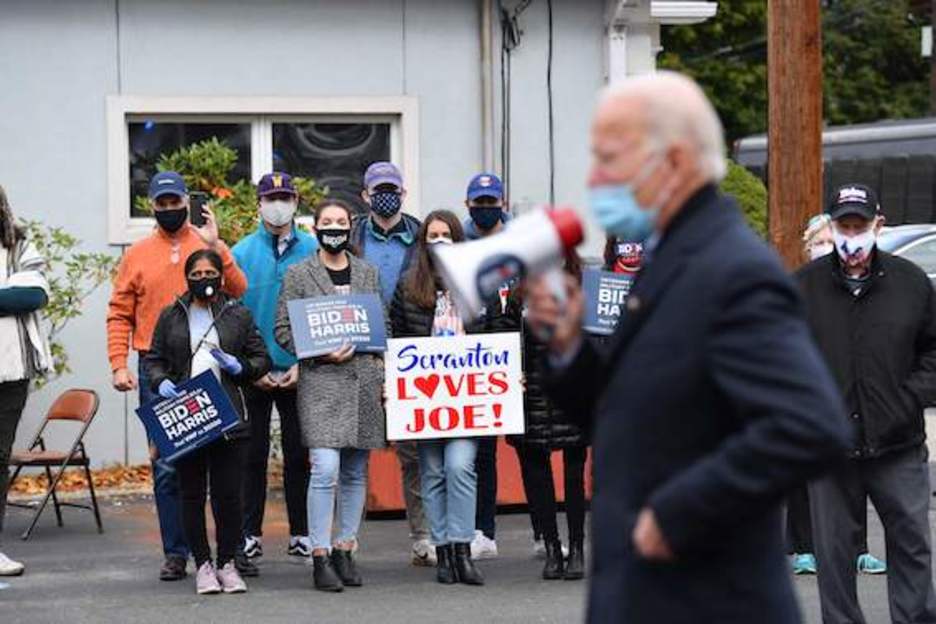 El candidato demócrata Joe Biden habla en Canvas Kick Off en el sindicato de carpinteros en Scranton, Pensilvania, el día de las elecciones. (Angela WEISS/AFP)