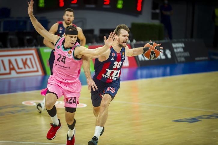 Zoran Dragic, joan zen asteko Euroligako neurketan, Bartzelonaren aurka. (Jaizki FONTANEDA / FOKU)