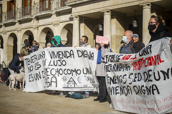 Movilización frente a la Casa Consistorial de Gasteiz. (Jaizki FONTANEDA/FOKU)