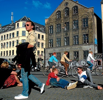 Kale bizi eta koloretsuak.