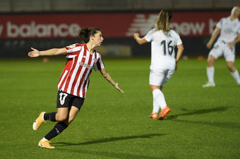 Lucía celebra el gol que abría el marcador, el cuarto que marca esta temporada. (Monika DEL VALLE/FOKU)