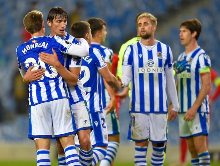 Los jugadores de la Real celebran un triunfo muy importante (Ander GILLENEA / AFP)