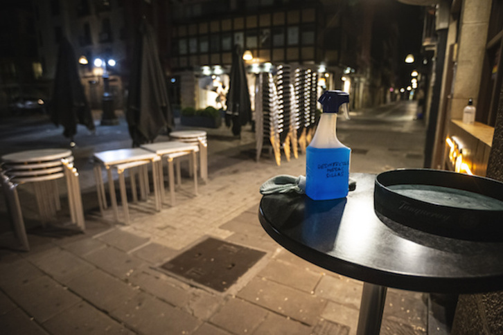 Una terraza recogida en Durango. (Aritz LOIOLA / FOKU)