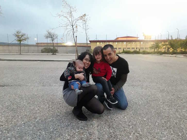 Lasabaster eta Uranga, Maddi eta Xuarekin; Aranjuezeko espetxeari agur. (NAIZi utzitakoa) 