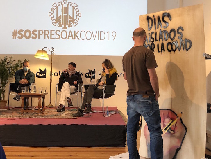 Jokin Unamuno, Carlos e Itxaso, en la mesa redonda. (SOS Presoak Covid)