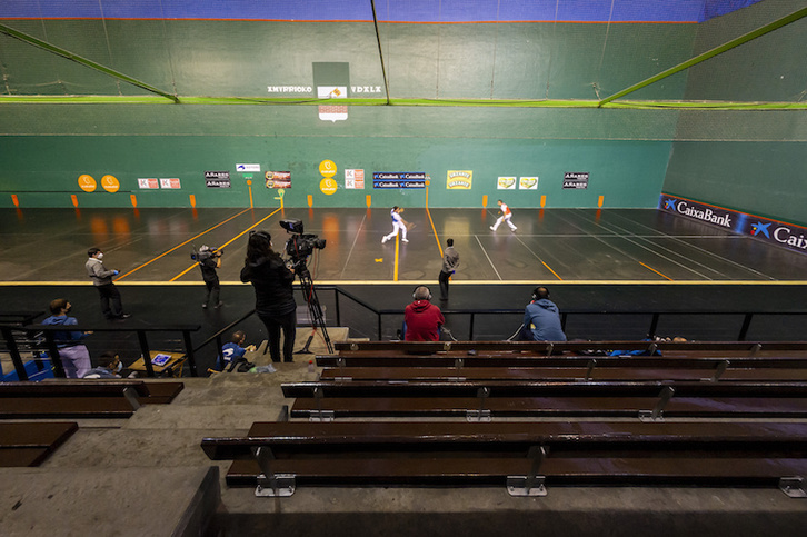 Ateak itxita jokatutako lehen partida izan da Amurriokoa. (FOKU)