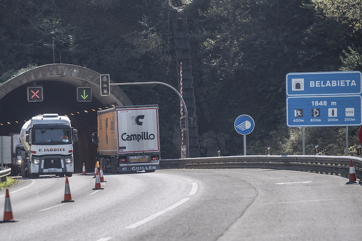 Belabietako tunelean lanak egin behar dituzte. (Gorka RUBIO/FOKU)