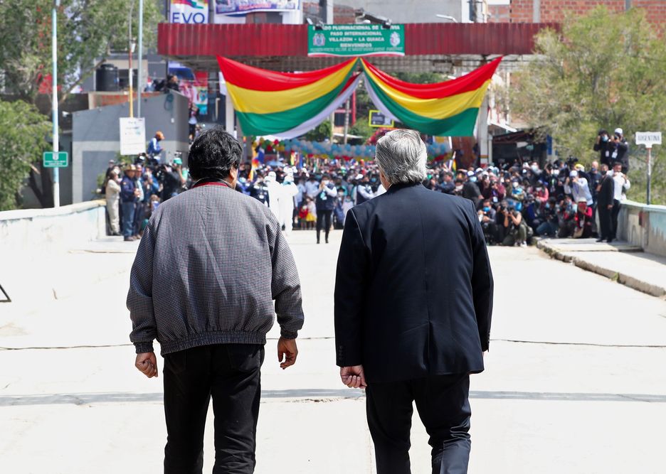 Morales y Fernández cruzan de Argentina a Bolivia. (AFP)