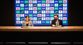 Amaia Gorostiza y Jon Ander Ulazia han comparecido en la nueva sala de prensa de Ipurua. (SD Eibar)