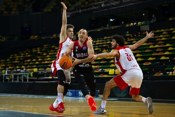 «Tenemos que empezar mucho mejor», se ha lamentado Jonathan Rouselle tras caer ante Bamberg. (FIBA.COM)