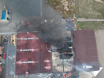 Imagen del incendio de Oion. (@BomberosAraba)