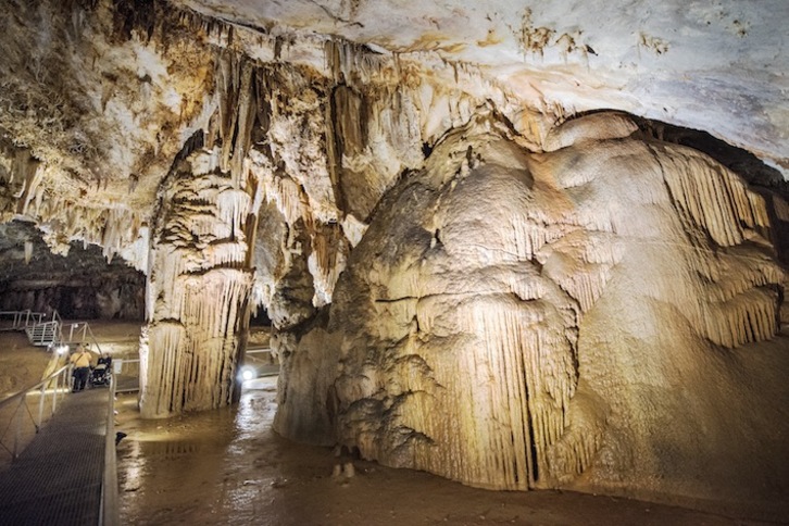Estalactitas excéntricas en la cueva de Pozalagua.